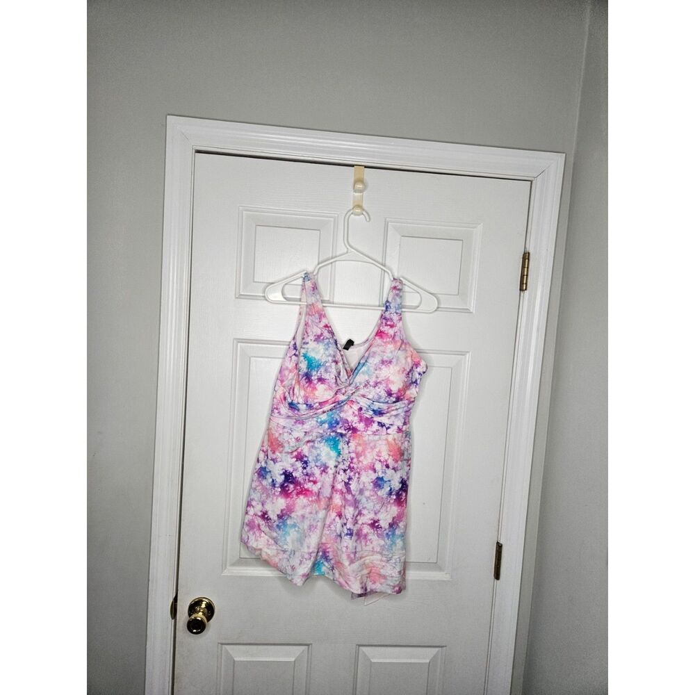 Torrid Size 1 Tankini Top Padded Top with Boning on Side